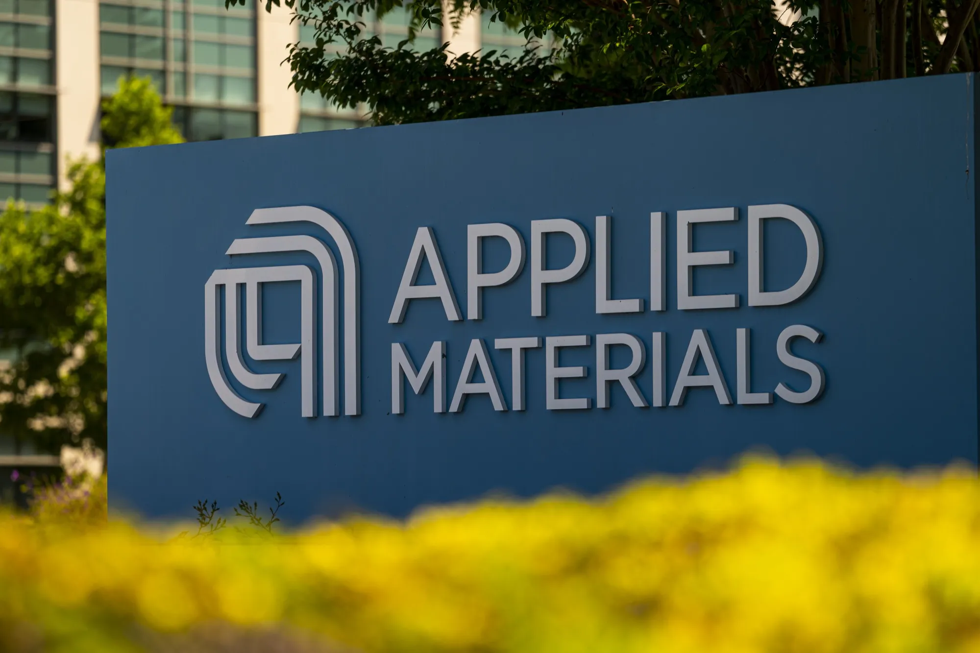 Applied Materials Earnings Highlight AI Demand, Yet Capacity Constraints Remain the Limit