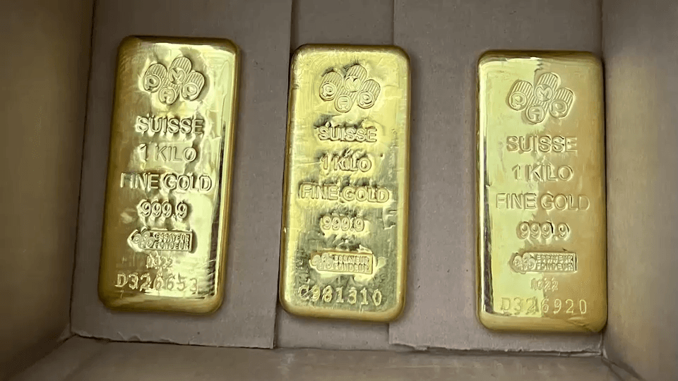 Suffolk Detectives Stop $140K Gold Bar Scam Targeting Elderly Woman