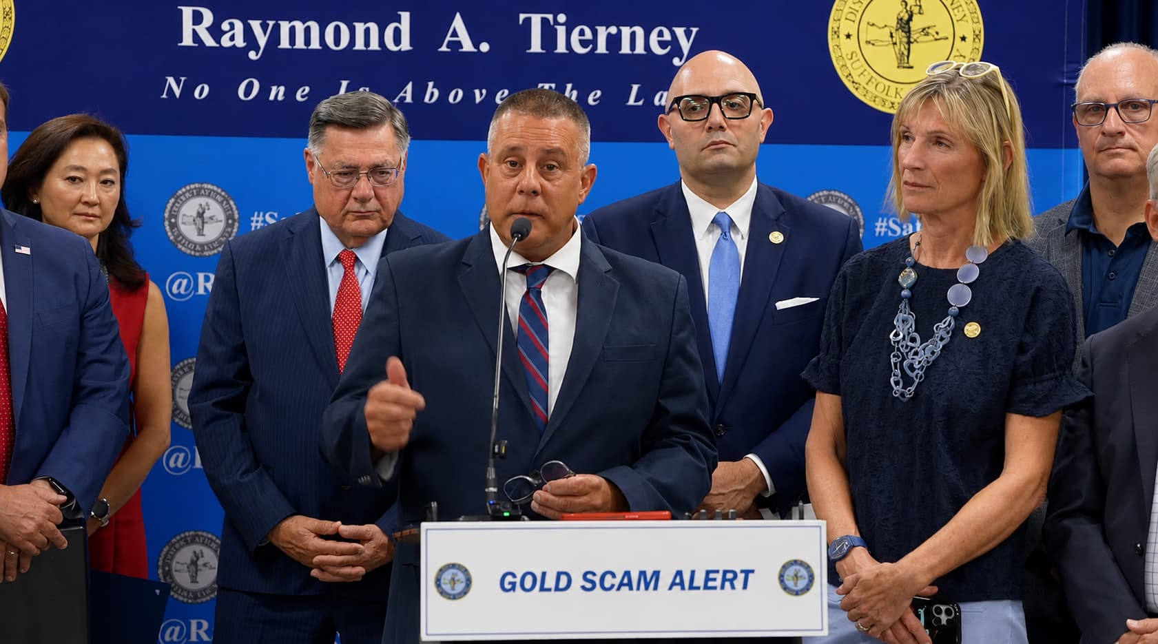 Suffolk County Legislators Move To Stop Gold Bar Scam