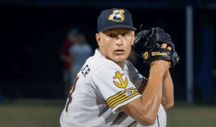 Top Southpaw Honors for Schlesinger